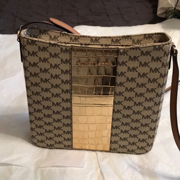 Michael Kors Large Messenger Bag - Picture 2 of 5
